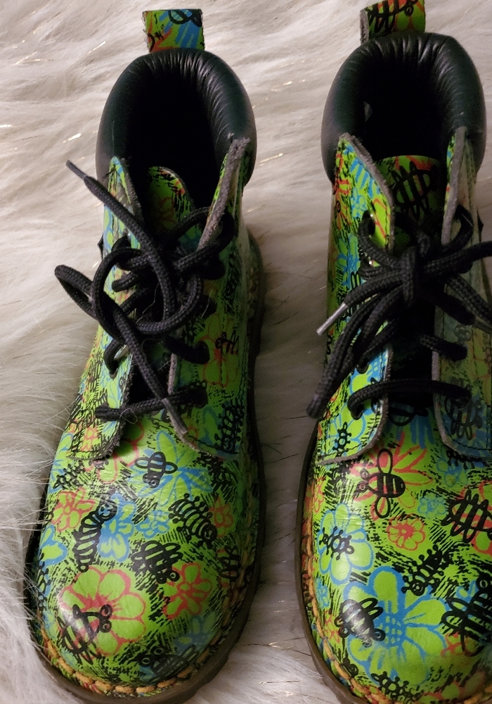 Dr. Martens Kids Size 2 Green Bee Pattern